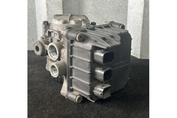Modulador Ebs del eje delantero Daf XF 106 Lift 2047120 4801066070 usado