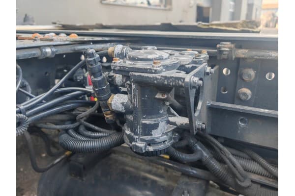 Válvula Europa para remolque Iveco S Way 2019 usado