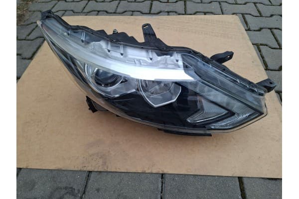 Faro delantero derecho Nissan Qashqai J11 lente LED versión Europa usado