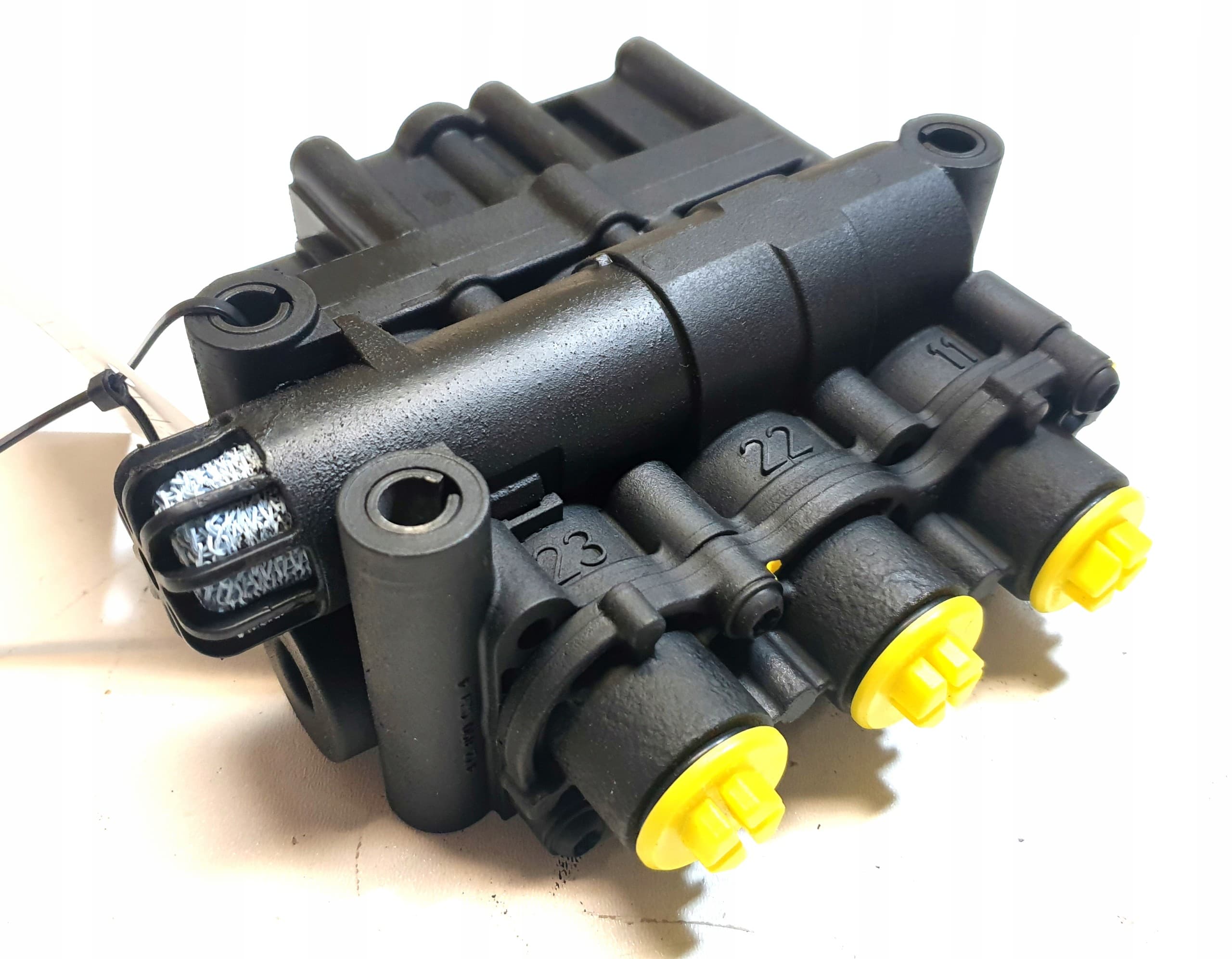Válvula Solenoide Bloque Válvulas Mercedes Actros Scania 4728900410 1637967 reacondicionado