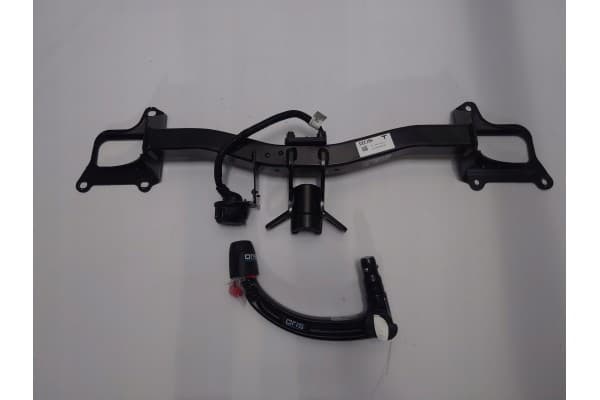 Barra de Remolque Trasera Tesla Model 3 1670111-00-C usado