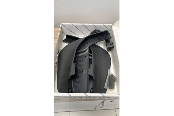 7P0075111 Guardabarros delanteros para VW Touareg (2010-2018) usado