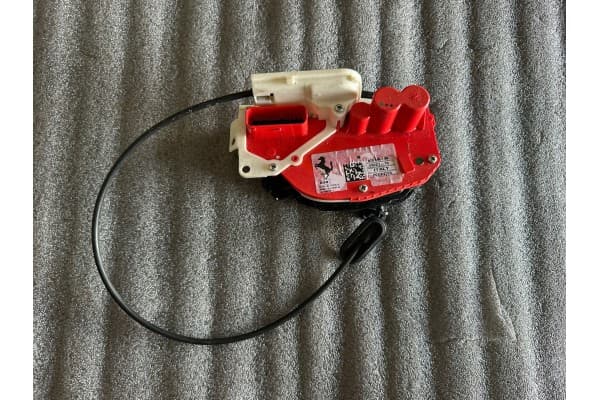 Cerradura de puerta izquierda Ferrari Roma F169 SF90 879595 nuevo