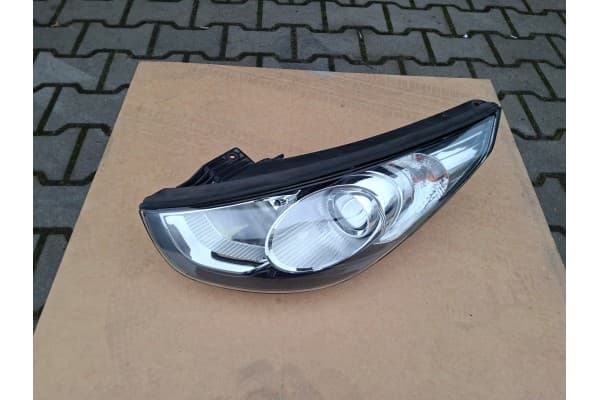 Faro delantero izquierdo original Hyundai IX35 versión europea completo usado