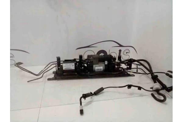 Compresor de suspensión Maserati Levante Suv (M161) 3.0L 067015890100 usado