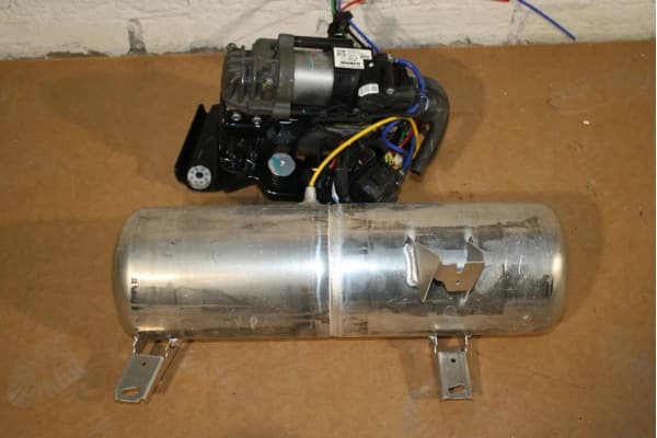 Compresor de suspensión BMW 7 (G70) 33567284 2023 usado