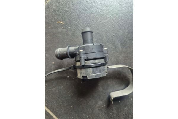 Bomba de agua calefacción Wta 2894375 2941556 usado