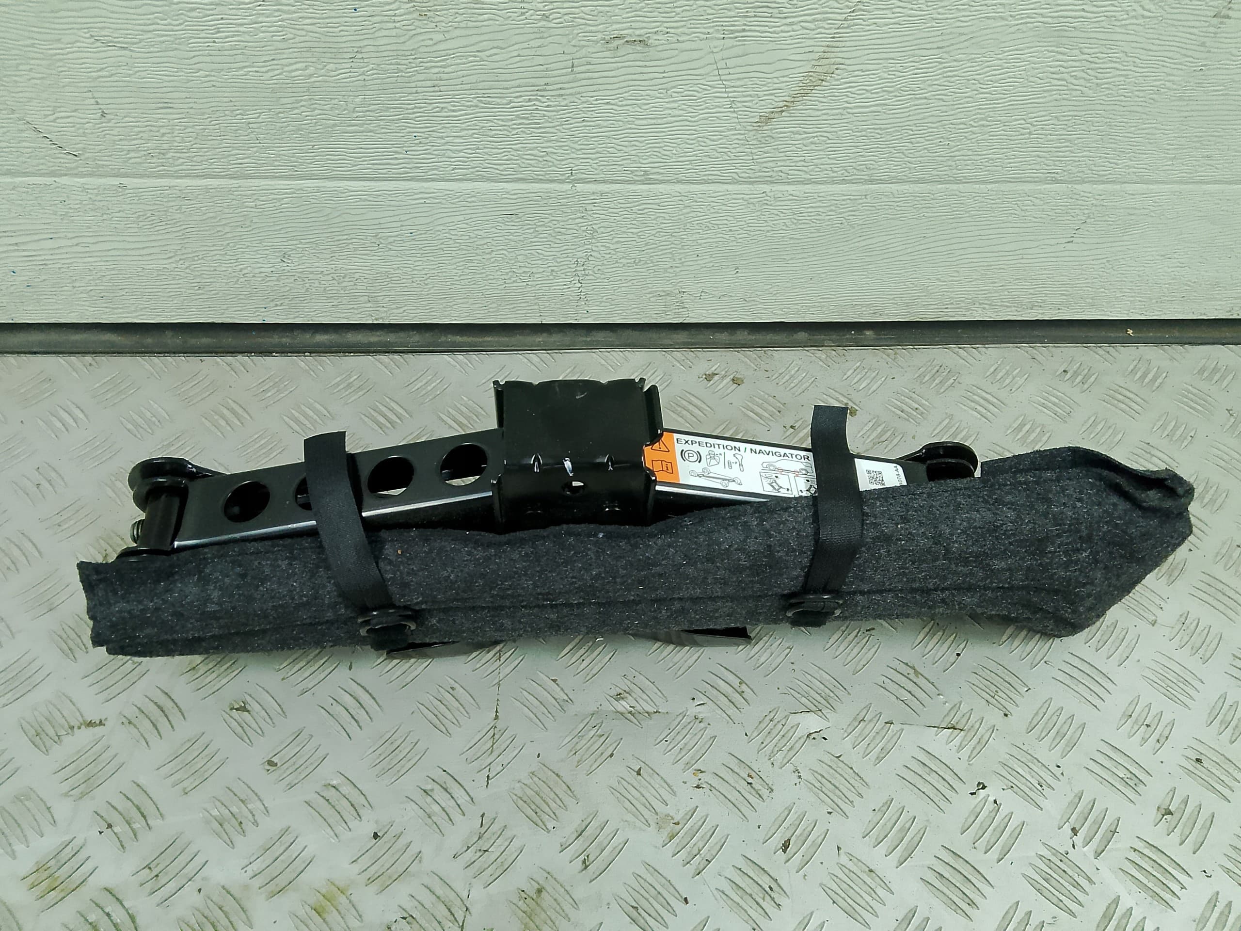 Juego de Palancas, Gato y Llave para Lincoln Navigator JL14-17A078-AA usado