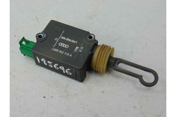 Motor cierre centralizado porton, Audi A6 Berlina (4B2) 2.5 TDI 1999, 4B5962115A usado