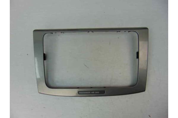 Moldura, Volkswagen Passat Berlina (3C2) Advance, 3C0858069 usado