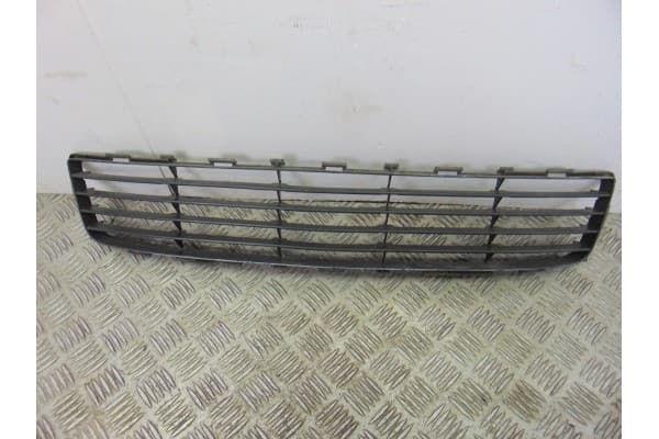 Rejilla paragolpes central, Toyota Auris (E15) Luna 2008, 53112-02080 usado