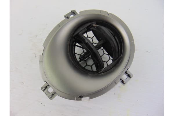 Rejilla aireadora, Nissan Juke (F15E) Acenta 2013, 687601KE0A usado