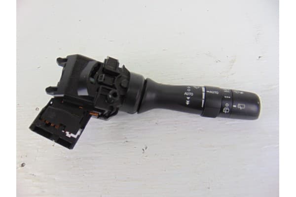 Mando limpia, Toyota Avensis Cross Sport (T27) Advance 2011 usado