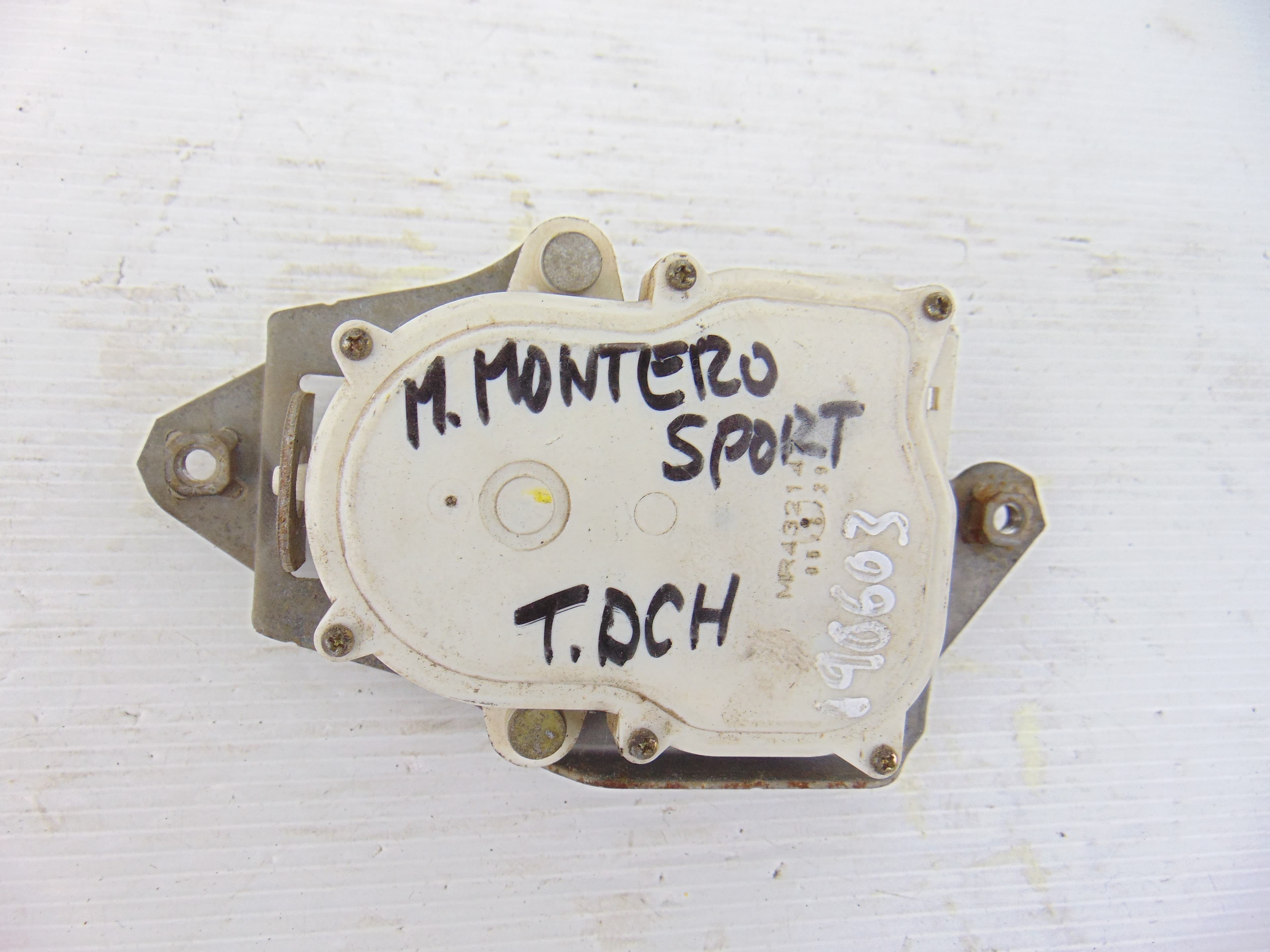 Motor cierre centralizado trasero derecho, Mitsubishi Montero Sport (K90) 2.5 Td Gls 2005, MR432147 usado