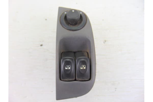 Mando elevalunas delantero izquierdo, Renault Megane I Fase 2 Berlina (BA0) 1.6 16 V Rt (BA04) 2000 usado