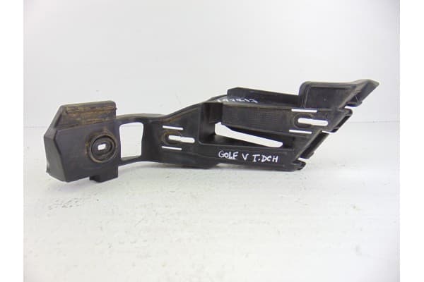 Molduras traseras, Volkswagen Golf V (1K1)(10.2003) Highline 2005, 1K6807376 usado