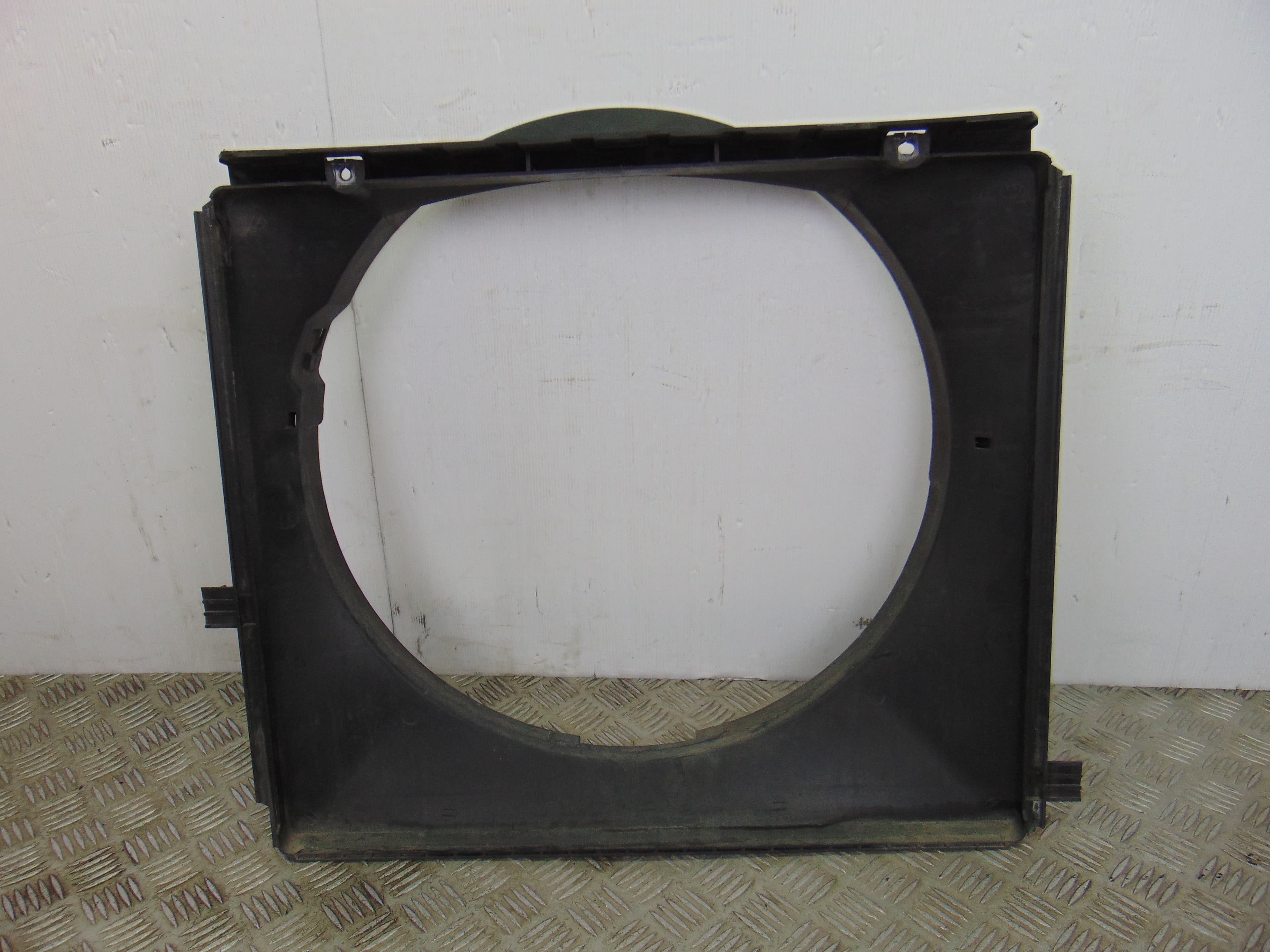 Calandra delantera de radiador, Ssangyong Rodius Xdi Limited 2005, 21010-21350 usado