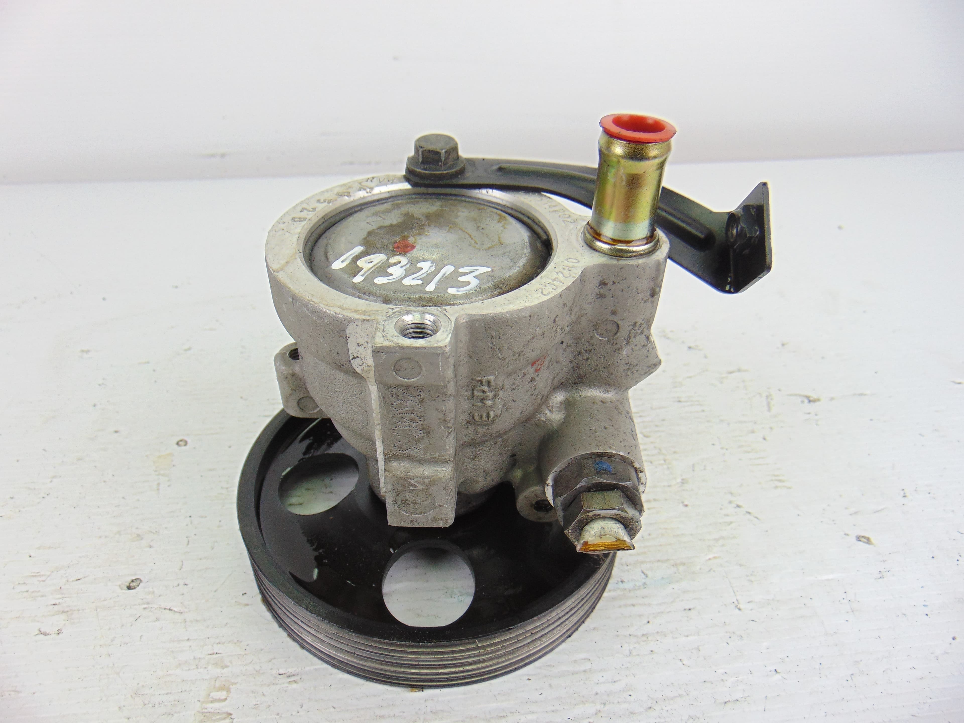 Bomba direccion, Mitsubishi Carisma Berlina 5 (DA0) 1900 Di-D Comfort 2003, 8200071050 usado
