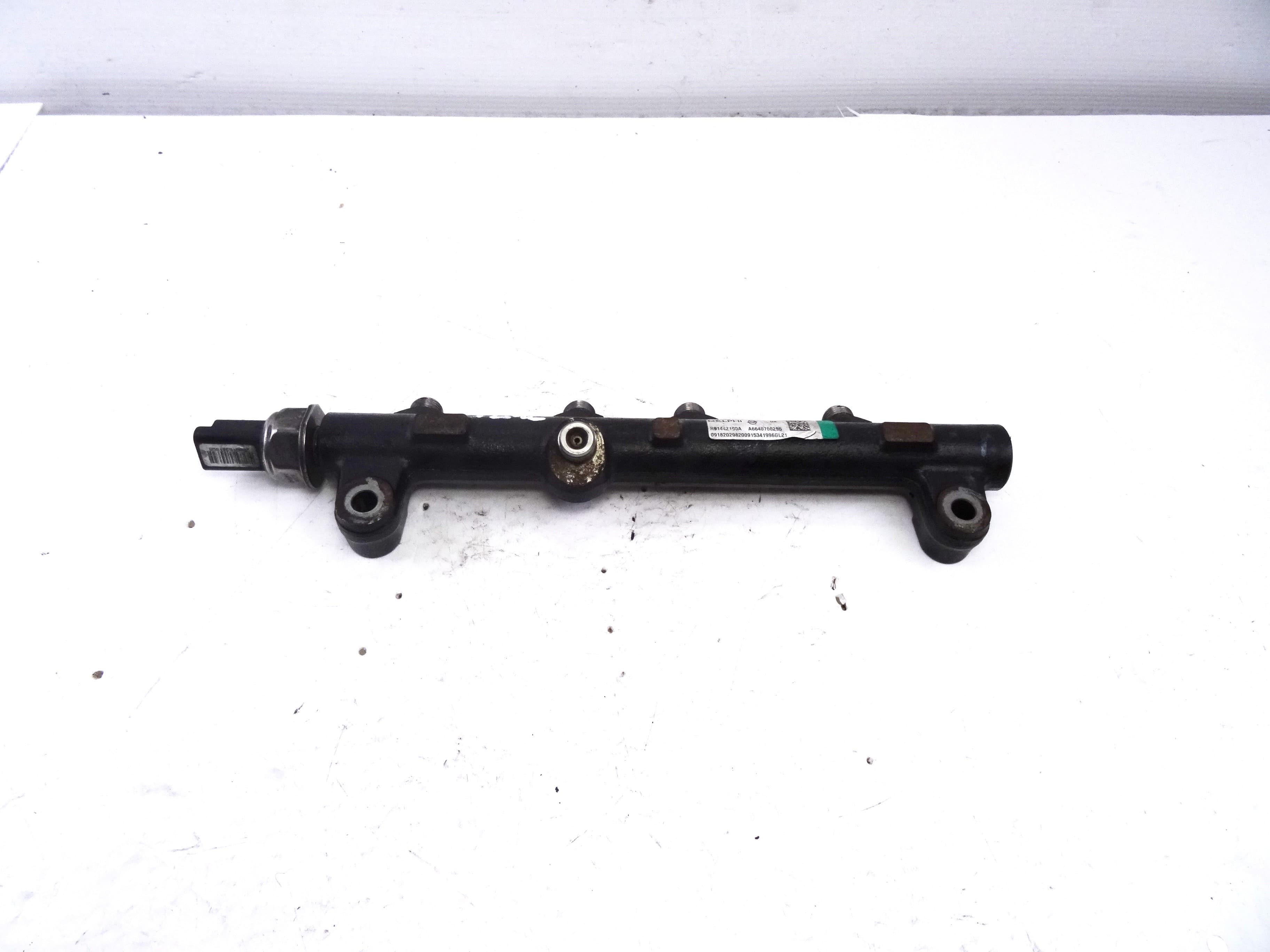 Rampa inyectora, Ssangyong Actyon 200 Xdi 2010, A6640700295 usado