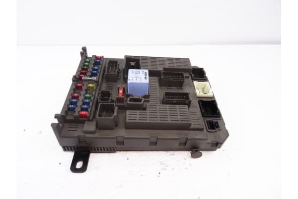 Caja reles / fusibles, Citroen C5 Break 2.2 HDI Exclusive Automático 2002, 9646226880 usado