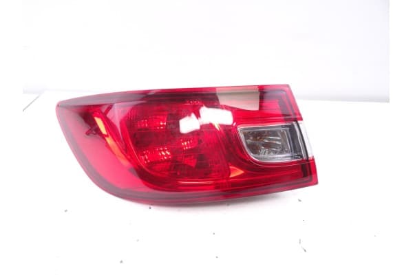 Piloto trasero izquierdo, Renault Clio Iv Dynamique 2014 usado