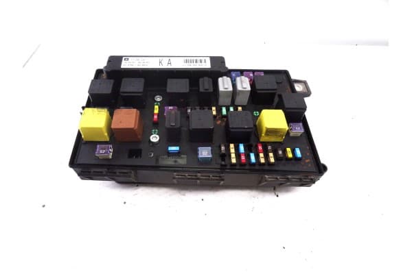 Caja reles / fusibles, Opel Astra H Berlina Cosmo 2007, 13250232 usado