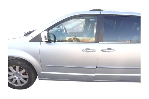 Puerta delantera izquierda, Chrysler Grand Voyager (Rt) Limited 2017 usado