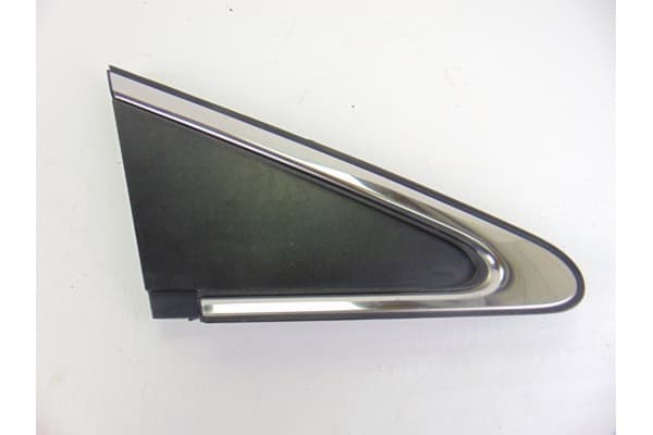 Moldura, Toyota Avensis Cross Sport (T27) Advance 2011, 60117-05020 usado