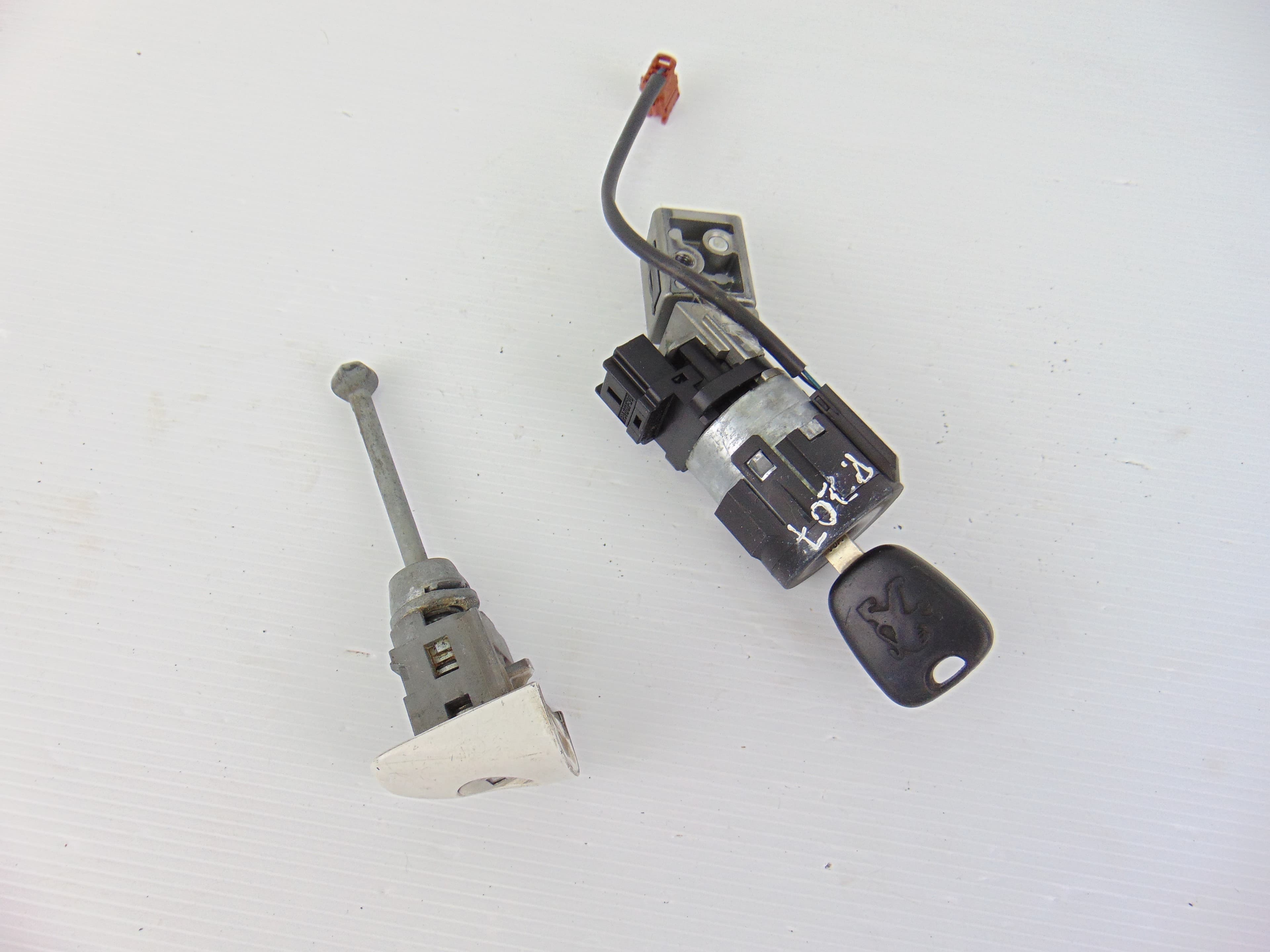 Antirrobo / llave contacto, Peugeot 207 X-Line 2007, 9663123280 usado