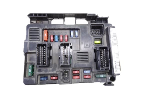 Caja reles / fusibles, Citroen C5 Berlina 2.0 HDI Magic 2004, 9643498880 usado