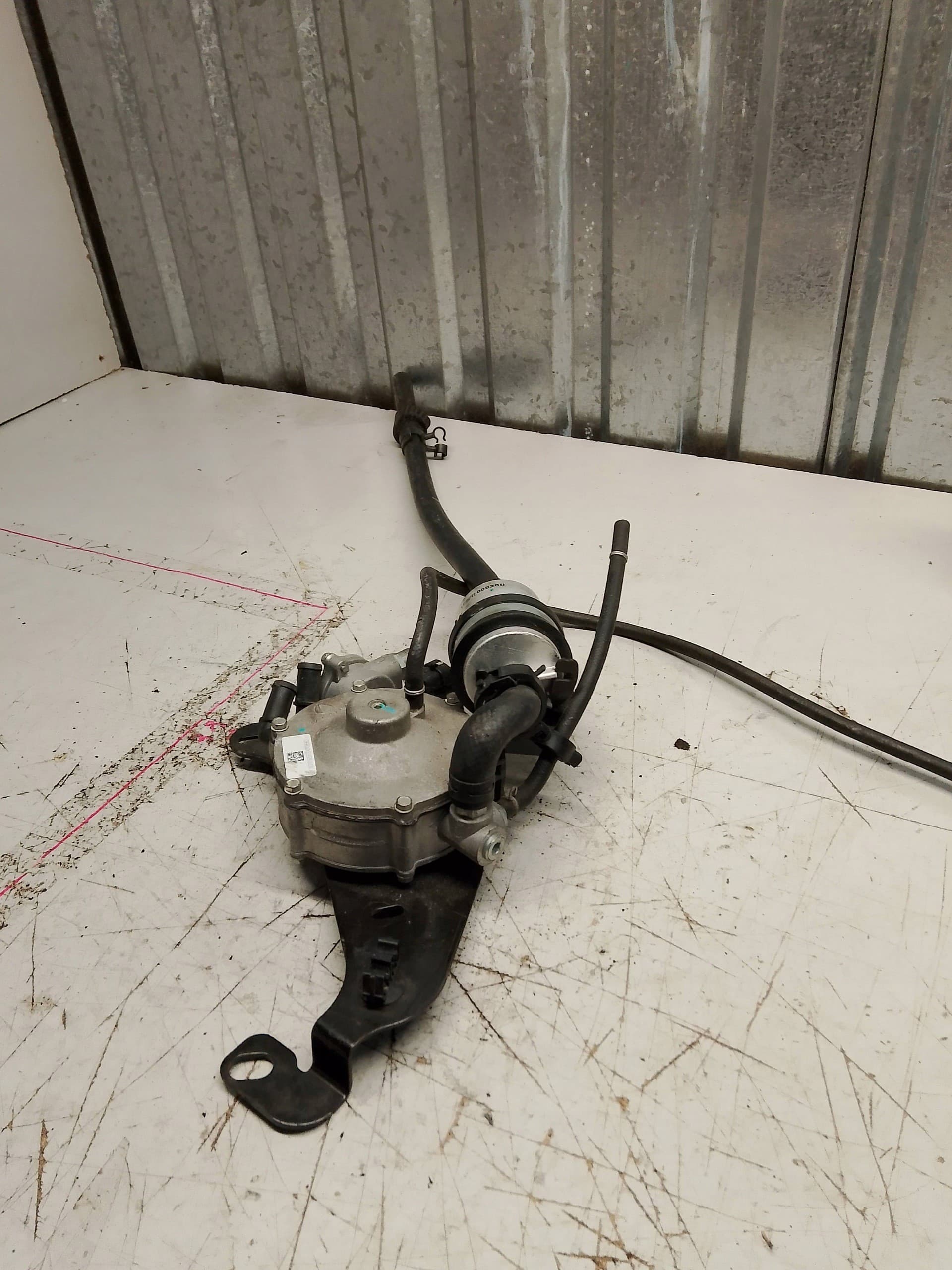 Reductor del sistema de gas Dacia Duster 404600220 163101925R usado