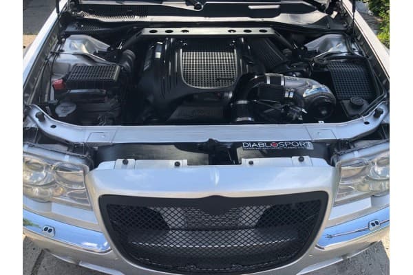 Barra Superior de Puntal Delantera para Chrysler 300C - Blanca usado
