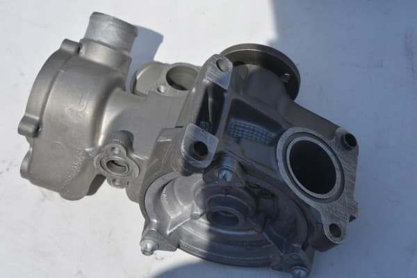 Kit de Bomba de Agua Mercedes-Benz E W210 A1042003301 Original nuevo