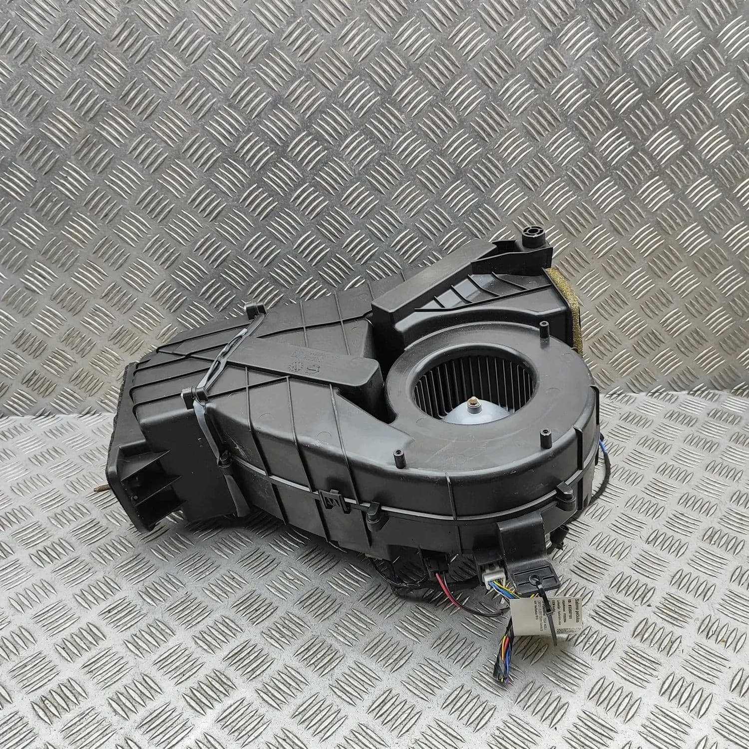 Calefactor interior 1035327-00-D, F00S3B2539, 1023883-00-H para Tesla Model X usado