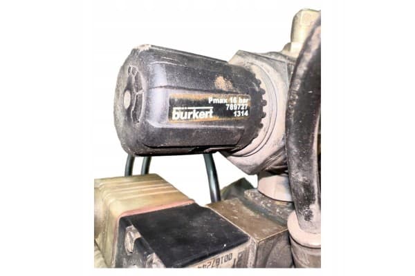 20886557 Válvula de Refrigerante del Calentador de Agua Volvo usado