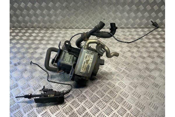 Calefactor estacionario Webasto para Seat Alhambra (Mk2) 2012 7N0815065M usado