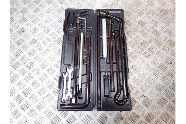 Kit de Herramientas para Lexus LX570 y Toyota Land Cruiser (desde 2008) usado