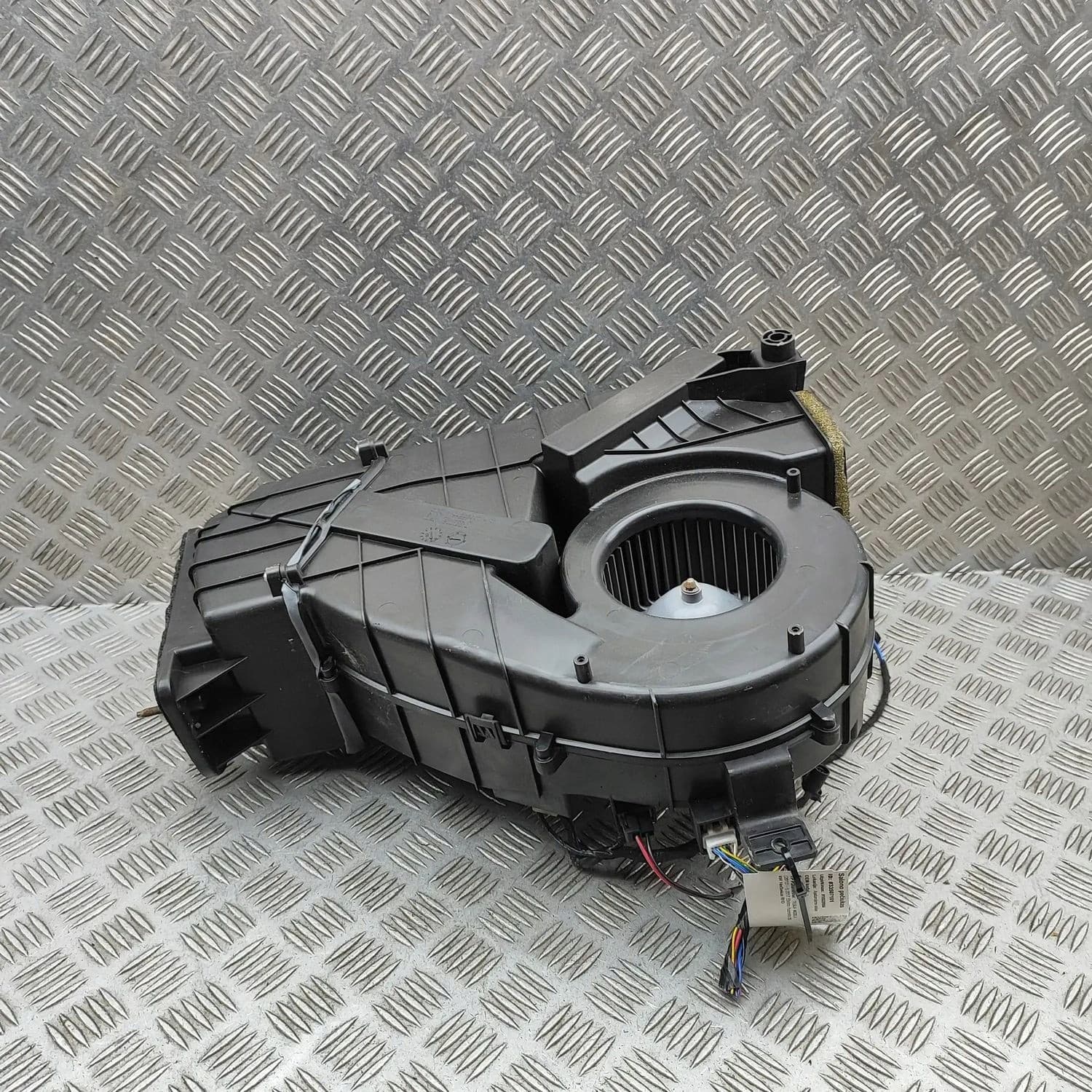 Calefactor interior para Tesla Model X 1035327-00-D F00S3B2539 1023883-00-H usado