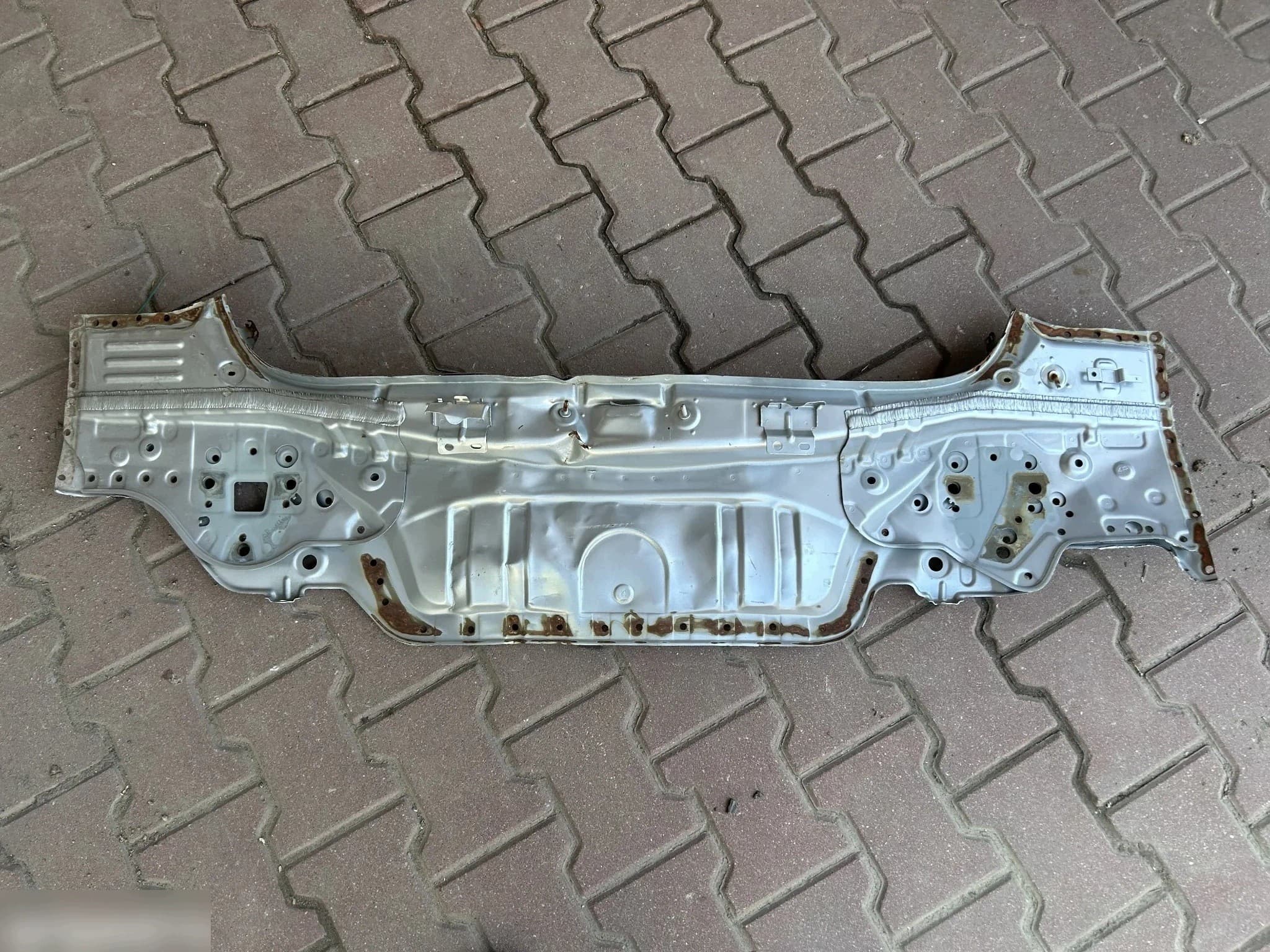 Refuerzo del Parachoques Trasero para Toyota Auris II Familiar 2012-2018 usado