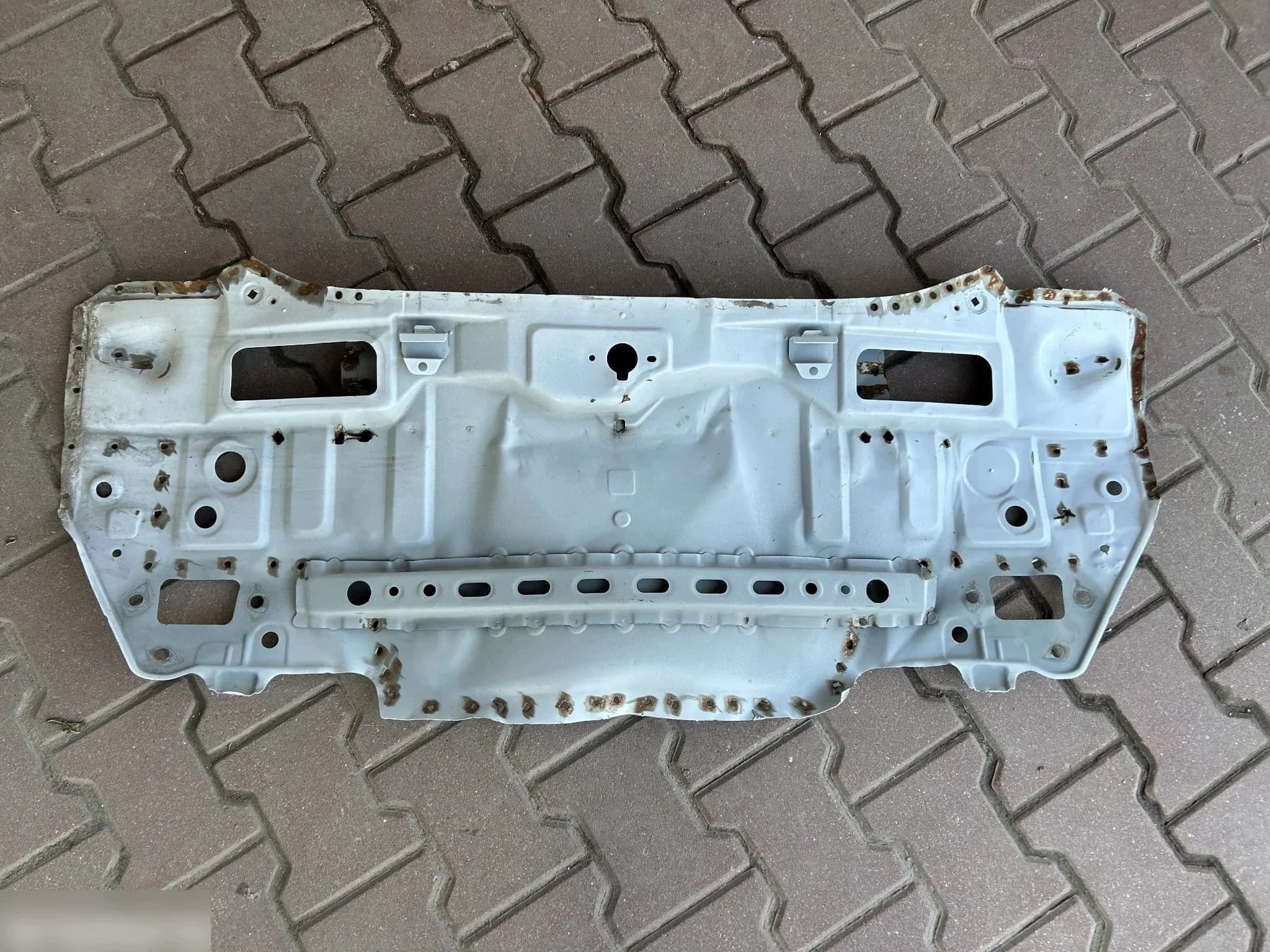 Toyota Aygo II 2014- Barra de refuerzo trasera para paragolpes trasero usado