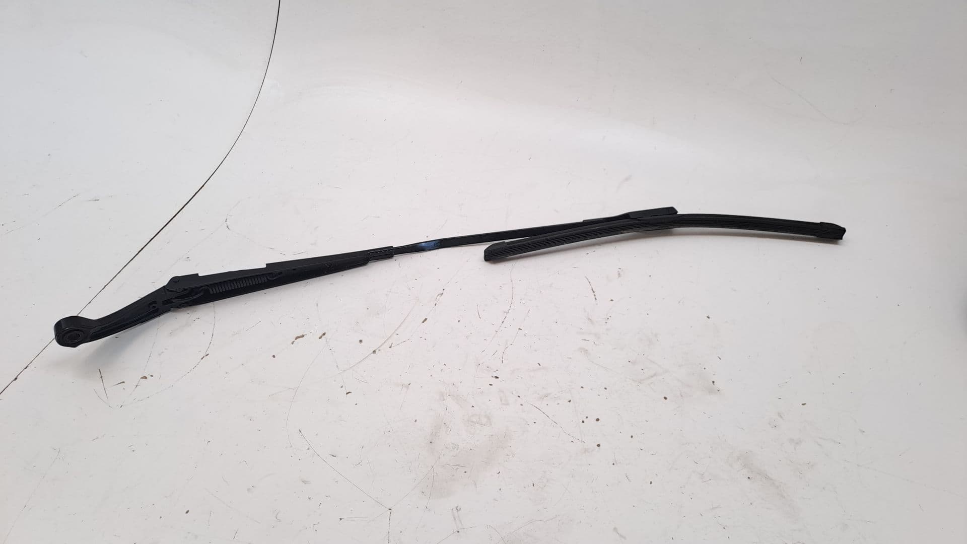 Brazo limpia delantero izquierdo AUDI A3 SEDÁN (8VM)
