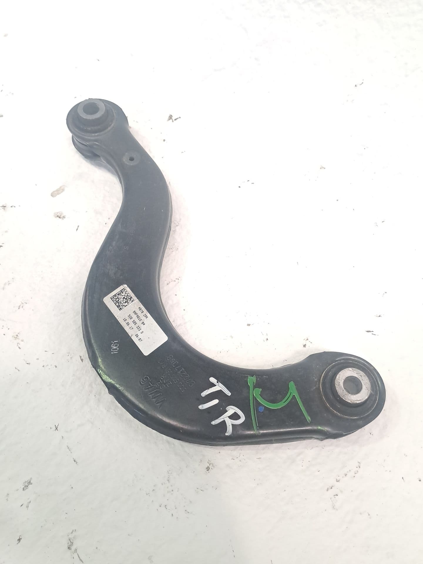 Brazo suspension inferior trasero derecho VOLKSWAGEN PASSAT B7 VARIANT (365)