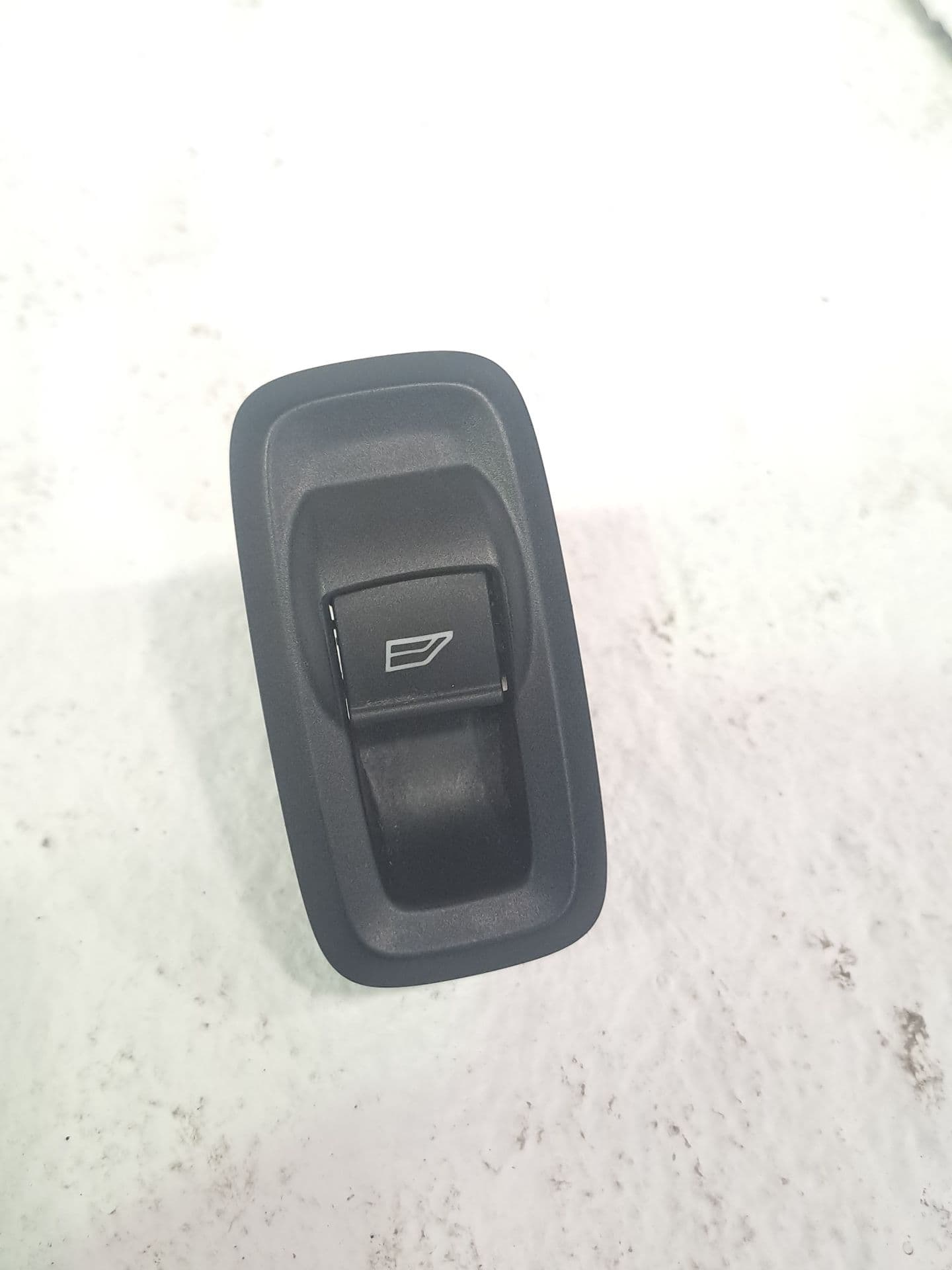 Mando elevalunas delantero derecho FORD KA+