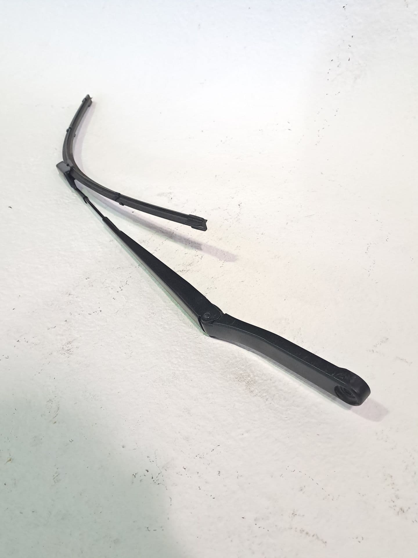 Brazo limpia delantero izquierdo SKODA FABIA (PJ3)