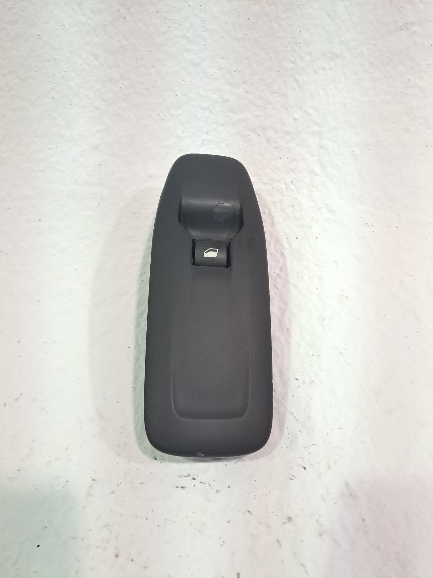 Mando elevalunas delantero derecho PEUGEOT 208 (P2)
