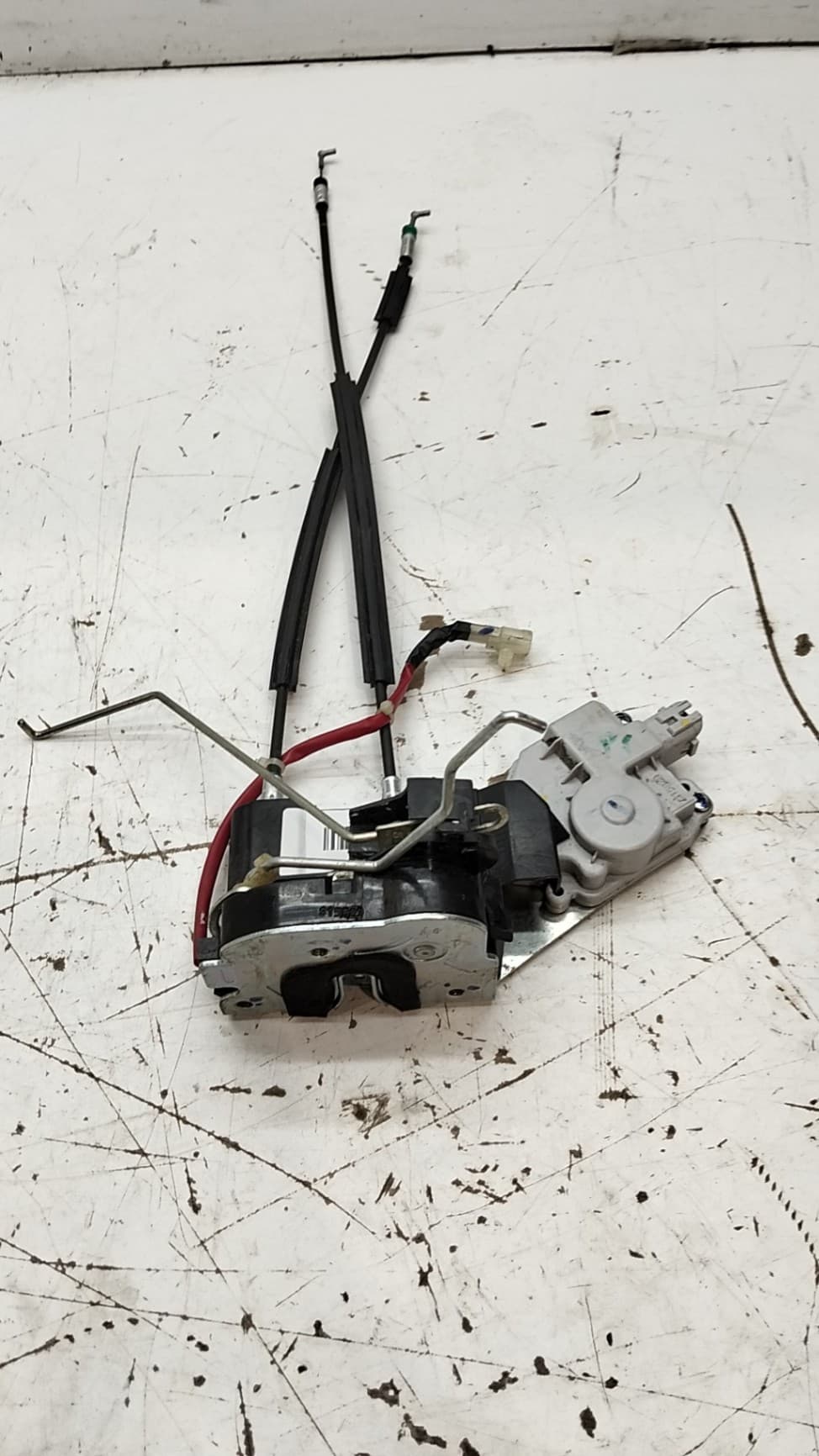 Cerradura puerta delantera derecha MAHINDRA XUV500