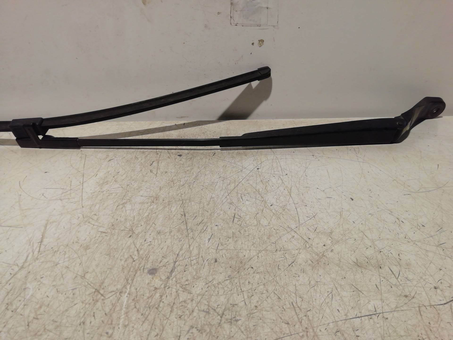 Brazo limpia delantero izquierdo DAIHATSU ROCKY HARD TOP (F7, F8)