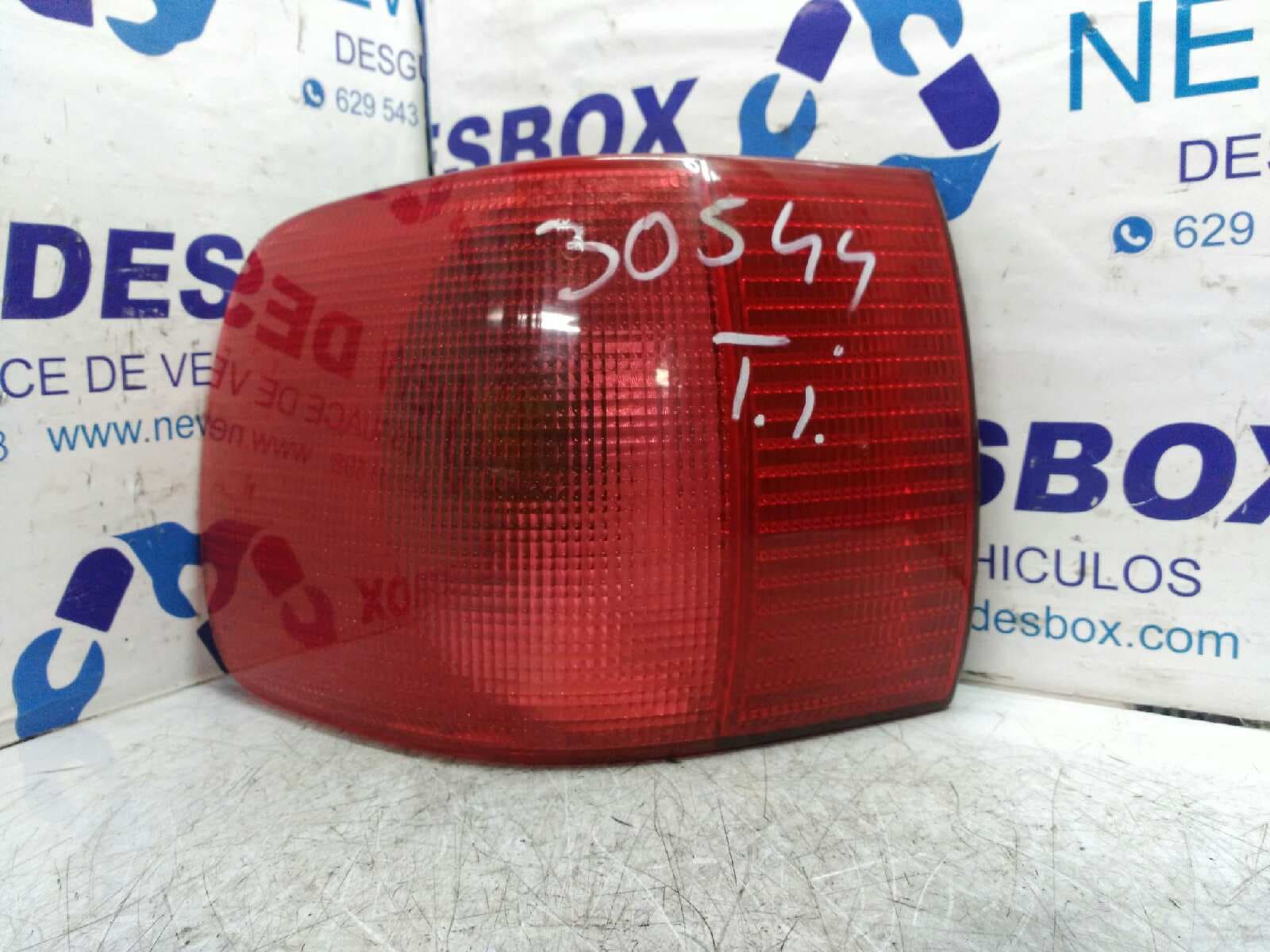 Recambio de PILOTO TRASERO IZQUIERDO para AUDI 80 AVANT 1.9 TDI 1Z referencia OEM IAM - BLANCO