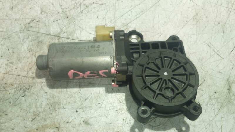 Recambio de MOTOR ELEVALUNAS DELANTERO IZQUIERDO para BMW SERIE 3 BERLINA (E46) referencia OEM IAM 83620640