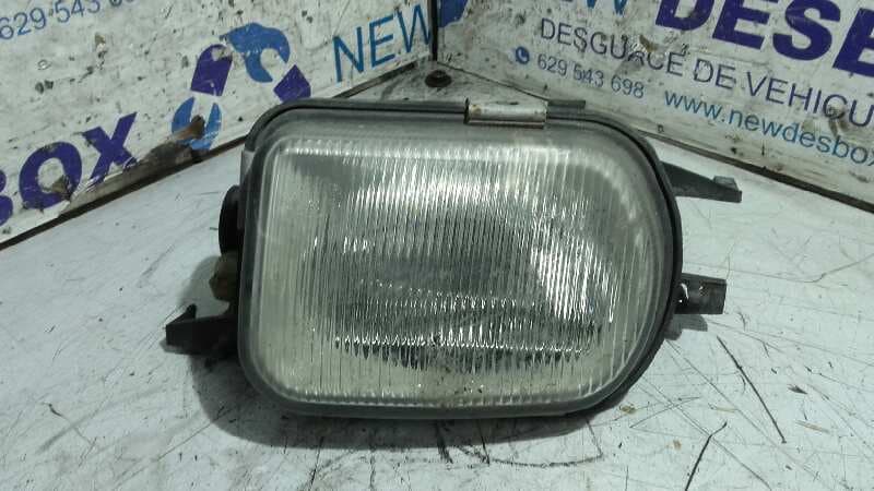 Recambio de FARO ANTINIEBLA DERECHO para MERCEDES CLASE C (W203) referencia OEM IAM 2158200656